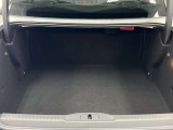 【屋内展示場完備】雨が降っても風が吹いても、暑くても寒くてもゆっくりお車をご覧いただけます⇒