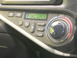 【オートエアコン】一度お好みの温度に設定すれば、車内の温度を検知し風量や温度を自動で調整。暑い…寒い…と何度もスイッチ操作をする必要はありません。快適な車内空間には必須の機能ですね♪