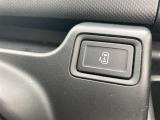 片側電動スライドドアのスイッチ付です。車内からもスイッチひとつで楽にドアの開閉が可能です。電動なので開閉時に力を使う必要がなく、半ドアになることもありません!
