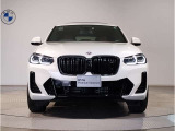 【キドニーグリル】BMWは約90年もの間、ほぼ全ての車両にひと目でBMWだと分かるこの特徴的なフロントグリルが備えられ、デザイン・アイコンとして親しまれてきました。