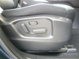 運転席は電動シートになっています!
