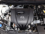 「SKYACTIV-G(ガソリン)」は、規格外の高圧縮を実現し、世界のエンジン技術者に驚きを与えました。さらに、それを維持したままノッキングの発生を抑え、熱効率を向上、走りにも寄与したエンジンです。