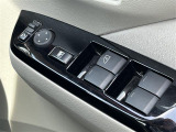 【パワーウインドウ】運転席のスイッチで、各席の窓ガラスの開閉ができます!あると便利ですよね!