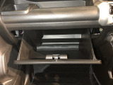大容量のグローブボックスや小物など、収納が充実しています。