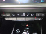 オートエアコンは運転席側と助手席側でそオートエアコンは運転席側と助手席側でそれぞれ自由に温度設定ができ、更に冬場に嬉しいシートヒーターが装備されています!れぞれ自由に温度設定ができます。