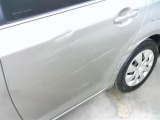 傷等が御座いますので、現車をご覧になって状態を確認して下さい。修理をご希望の方は有償になりますが、弊社板金工場にて修理可能です。詳細はスタッフまでご相談ください。