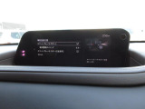 こちらのお車には先進安全装備が多数搭載されています。衝突被害を回避あるいは軽減するためのブレーキや、後方死角からの接近警報、車線逸脱を防止する警報装置など、詳しくはスタッフまでお尋ねください。
