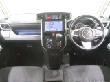 使いやすく運転しやすいレイアウトの運転席回り。