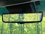 【デジタルインナーミラー】後席の大きな荷物や同乗者で後方が確認しづらい時でも安心!カメラが撮影した車両後方の映像をルームミラー内に表示。クリアな視界で状況の確認が可能です!