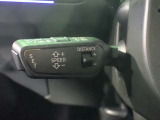 ハンドル左側にはクルーズコントロールのスイッチが装備されています。