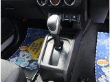 自社整備工場から板金工場、保険やローン等お車に関してはフルサポート!楽しいカーライフのお手伝いをぜひお任せください!自社板金工場・に加え、運輸支局指定工場にて、しっかり点検整備させて頂いております。