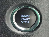スマートエントリー&プッシュスタートシステム、キーをバッグやポケットに入れたままドアのロック・アンロック、エンジンの始動が出来ます、一度使うと手放せませんね!!