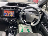 スタイリッシュなデザインのインパネ。各操作スイッチは使いやすい位置に配置されてます。