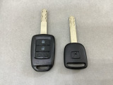 キーレスエントリー付きです。ドアの開け閉めの際に、ボタン操作でキーの差し込み不要です。通常のキーもスペアとして用意しております。
