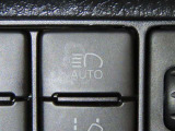オートマチックハイビームを装備しております。