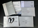 各取り扱い説明書、整備手帳、スマートキー2本つきです。