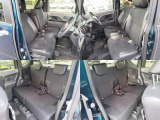 乗車定員4名!シート色「黒」