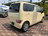 後退時ブレーキサポートです。リヤバンパーに搭載した4つのセンサーで後方の障害物をブザー音とメーター表示で障害物をお知らせ。衝突被害軽減ブレーキが作動し衝突の回避または衝突時の被害を軽減します。