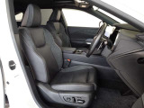 2年間無料で、所定のプログラムに基づく定期点検とメンテナンスを行います。レクサス車に精通したテクニカルスタッフがメンテナンスを実施。
