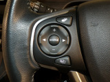 【ステアリングリモコン】ステアリングにオーディオ調節可能なスイッチが装備されていますので運転中でも視線をそらさずにオーディオの調節が可能です!