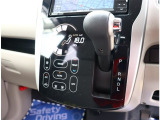 【車屋】として、長く車業界に従事した経験豊富なスタッフが多数在籍しております。