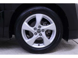アルミホイール装着。タイヤサイズは215/60R16