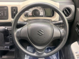 インテリアに合わせたデザインのステアリングは、運転される方のことも考え、運転しやすい形状、大きさです。是非一度、実際に触ってお確かめください。