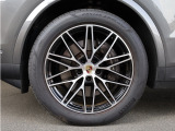 21インチ RS Spyder Design ホイール、アーチ エクステンション(エクステリア同色)付き