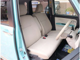 お車選びをお楽しみ頂けるよう、在庫車の展示スペースを十分に確保しております。