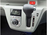 こちらのシフトは、車両にマッチしたデザインになっています!握りやすく、操作し易い配置になっていますので、いつも触れるシフトだからこそ、大切ですね!
