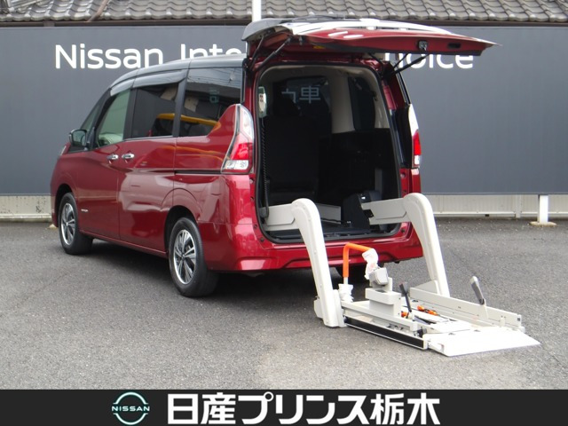 セレナ 2.0 XV チェアキャブ リフタータイプ 4WD 