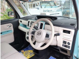 『1台』のお車に対して、3名体制で日々議論を重ね仕入れを行っております。