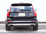 XC90には、フルサイズSUVにふさわしい余裕ある力強さと、自信に満ちた佇まいが備わっています。ボルボ伝統のスタイリングを継承し、力強い存在感を、精巧かつ繊細に形にしたデザインです。