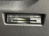 【純正ビルトインETC】有料道路を利用する際に料金所で停止することなく通過できる、ETC車載器(ノンストップ自動料金収受システム機器)が装備されています。セットアップを行うことで利用可能になります。