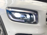 ●LEDヘッドライト:夜間走行時も良好な視界を確保し安心して運転できる高輝度LEDヘッドライトを装備!点灯速度が早く、消費電力も抑えられています。