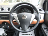 ハンドルにボタンがなく、シンプルなつくりで運転に集中できます。