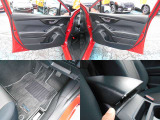 内装カラーはブラックです!!ご納車後に無いと困る『フロアマット』もしっかり装備!!内装で気になる箇所はコンソール蓋の軽微なキズです!!ご遠方にお住まい等で現車確認出来ない方は要チェックです!!!