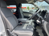 2500CCディーゼル 4WD チェアキャブ M仕様 車いす2脚+8人で最大10人乗り 電動車いすリフター 8NO2年車検 リヤヒーター リヤクーラー メーター内バックカメラ 電動サイドステップ
