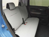 大人もゆったり乗れるセカンドシート乗車定員4名