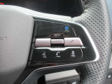 プロパイロット2.0 前方車の速度に応じて、システムが追い越しを提案ハンドルに手を添えスイッチを押すだけで車線変更を支援します。