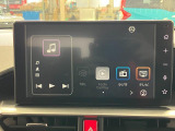 【9インチスマホ連携ディスプレイオーディオ】 対応しているスマホアプリを大画面で使えます!フルセグテレビやラジオの視聴、Bluetooth接続による音楽鑑賞、ハンズフリー通話なども利用可能です