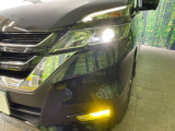 【LEDヘッドライト】悪天候や夜間走行時も良好な視界を確保し安心して運転できる高輝度LEDヘッドライトを装備!点灯速度が早く、消費電力も抑えられています。