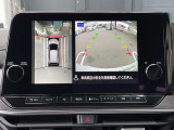 アラウンドビューモニターは、車両の周囲を360度見渡せるカメラシステムです。駐車時の死角をなくし、安全な運転をサポートします。駐車時の死角をなくして、安心・安全な運転を実現できます。