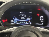 【メーターまわり】ドライバーから見やすい位置にあって安全運転に寄与します。マルチインフォメーションディスプレイでは、クルマに関する情報の確認はもちろん、各種安全機能・装備のON/OFFも設定可能。