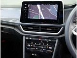 VW純正インフォティメントシステム「DiscoverPro」大変使いやすいタッチパネル型ナビゲーションでETC2.0とエンブレム内蔵バックカメラが付いています。
