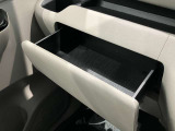 薄型のティッシュBOXなどが収納出来ます。小物入れとしても使えるので便利です。