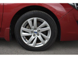 純正16インチアルミホイール付タイヤサイズは205/55R16