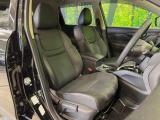 運転席シート廻りは使用感も少なく、良好な状態となっています。前オーナー様が丁寧に使っていたことがよくわかりますね。