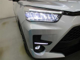 LEDヘッドライトとフォグランプのコラボです。雨や雪の日も安心!フォグランプがお車の存在を際立たせますね♪