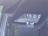 【トヨタセーフティセンス】走行中に前方の車両等を認識し、衝突しそうな時は警報とブレーキで衝突回避と被害軽減をアシスト。より安全にドライブをお楽しみいただけます。